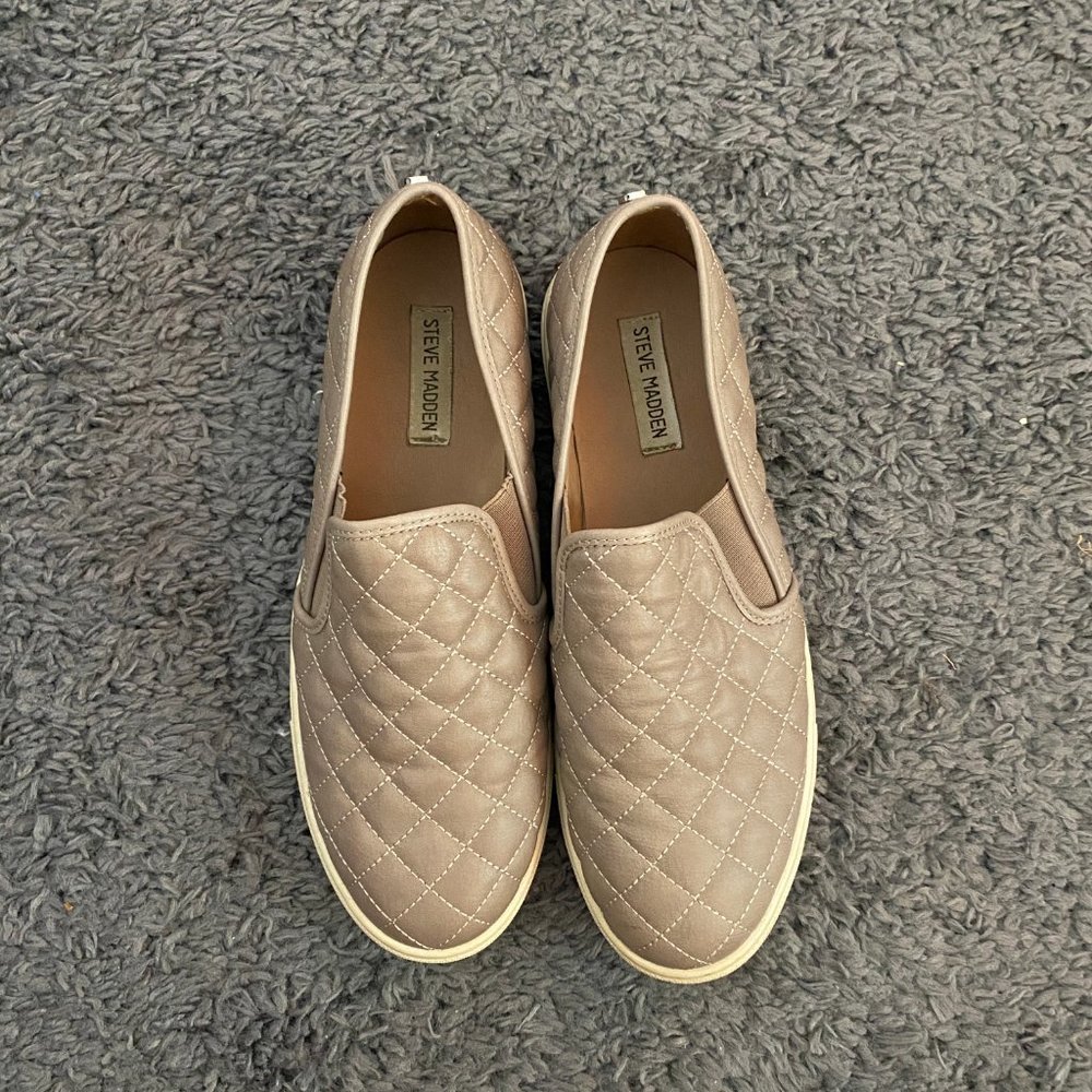 STEVE MADDEN ECENTRCQ GREY QUILTED SNEAKERS